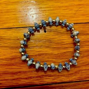 Girls Olaf necklace.